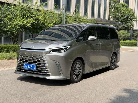 Lexus LM 2023 — фото 1