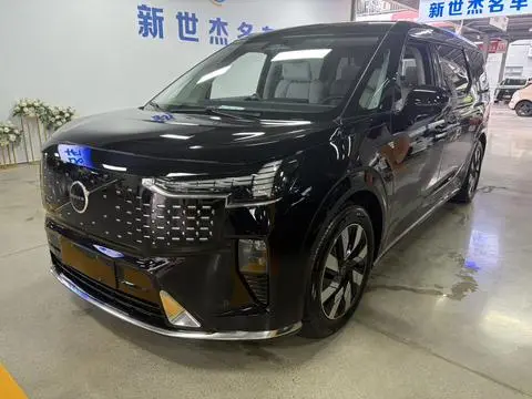 Volvo EM90 2025