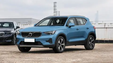 Volvo XC40 2025