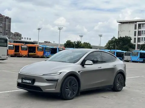 Tesla Model Y 2025