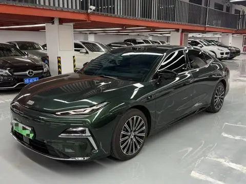 Geely 星耀8 PHEV 2025