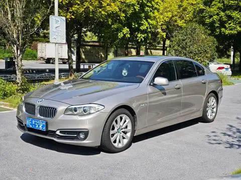 BMW 5 Series 2012 — фото 1
