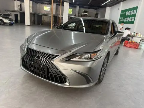 Lexus ES 2022 — фото 1