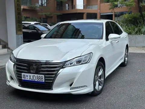 Toyota Crown 2015