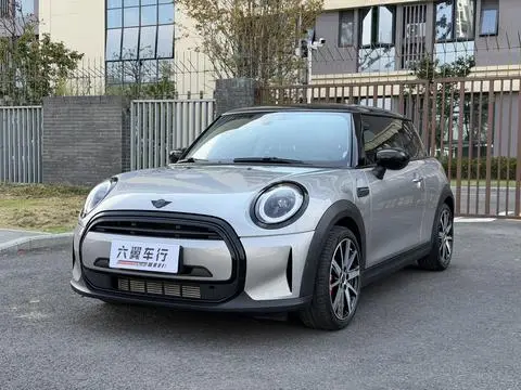 MINI MINI 2023