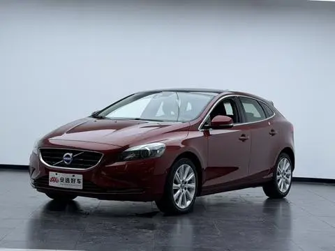 Volvo V40 2015 — фото 1