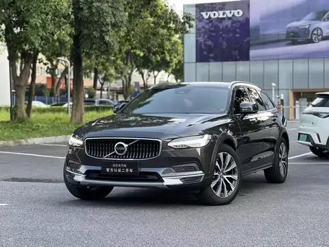 Volvo V90 2025