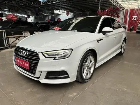 Audi A3 2018 — фото 1