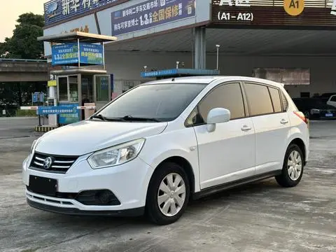 Venucia R50 2015