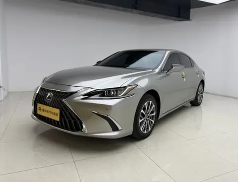 Lexus ES 2022