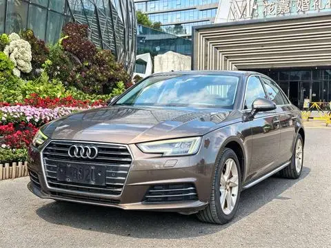 Audi A4L 2018 — фото 1
