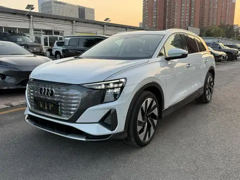 Audi Q5 e-tron 2022 — фото 1