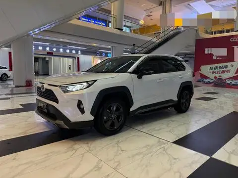 Toyota RAV4 2022 — фото 1