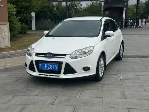 Ford Focus 2012 — фото 1