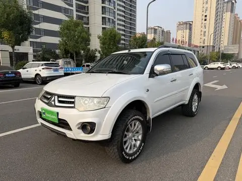 Mitsubishi 帕杰罗·劲畅 2013
