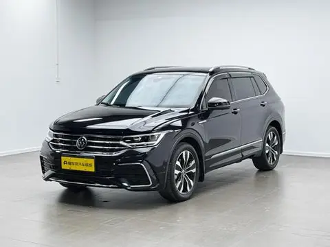 Volkswagen Tiguan L 2023 — фото 1