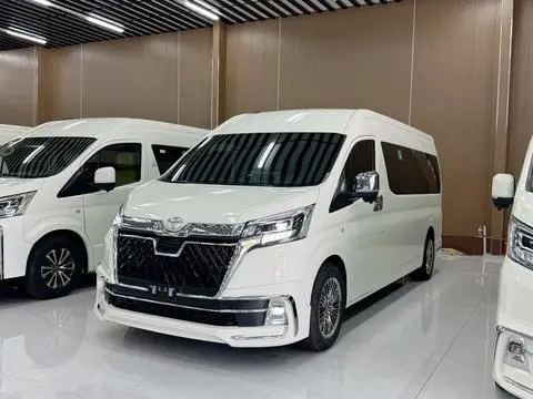 Toyota Hiace 2023 — фото 1