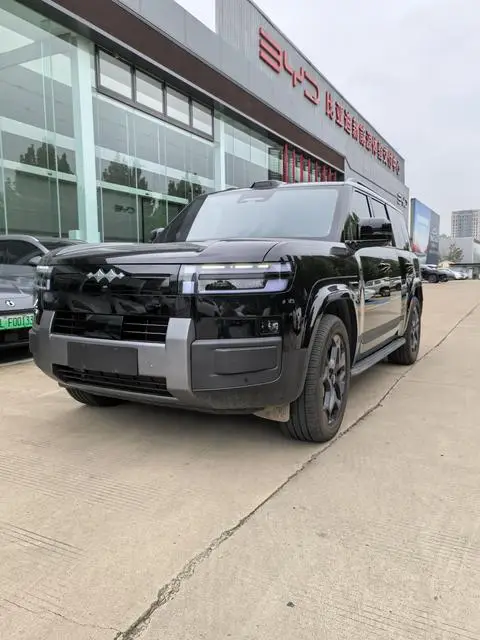 BYD Leopard 钛7 PHEV 2025