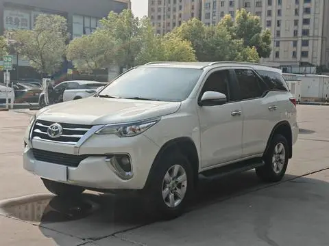 Toyota Fortuner 2017 — фото 1