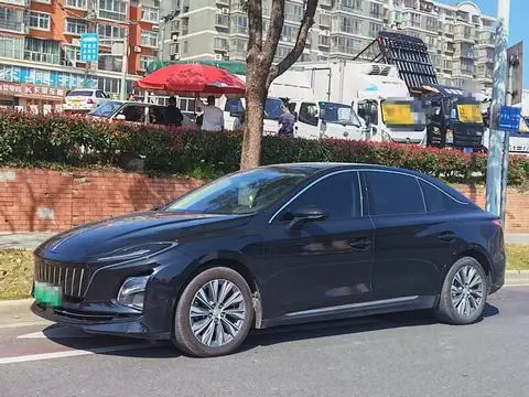Hongqi E-QM5 2023