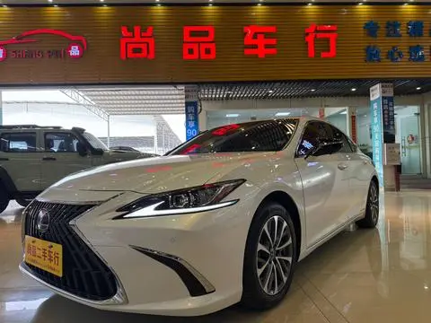 Lexus ES 2021 — фото 1