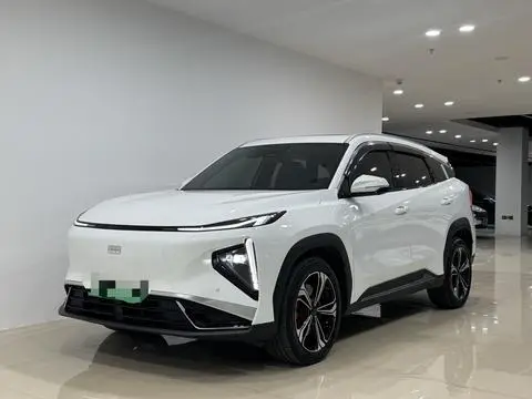 Geely L7 2025