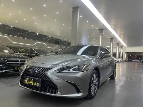 Lexus ES 2020