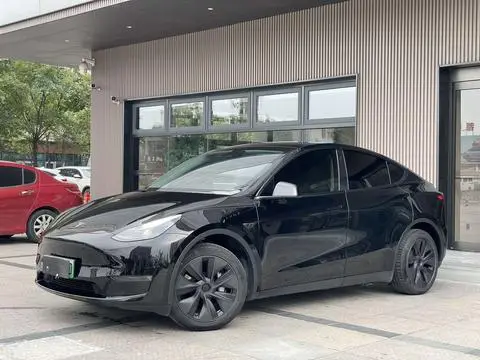 Tesla Model Y 2023 — фото 1