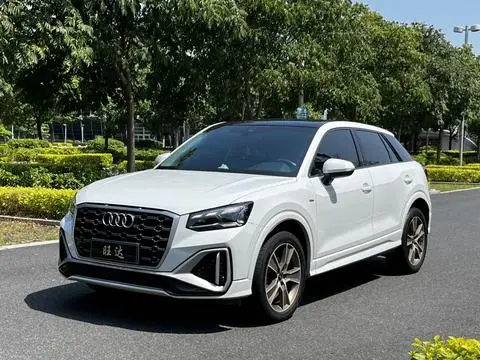 Audi Q2L 2022 — фото 1
