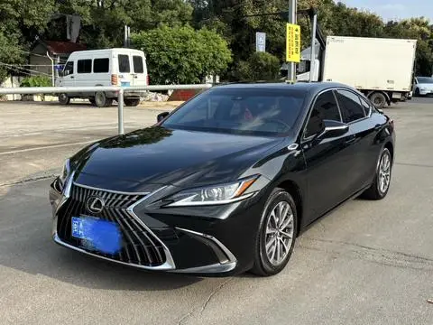 Lexus ES 2023 — фото 1