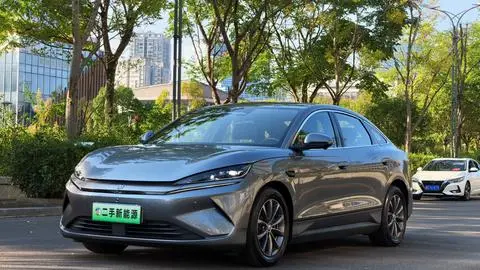 BYD 秦L EV 2025