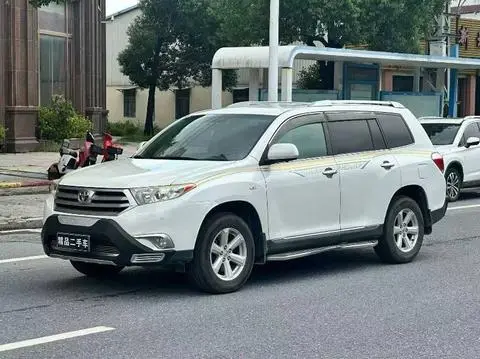 Toyota Highlander 2012 — фото 1