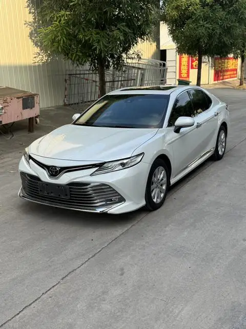 Toyota Camry 2018 — фото 1