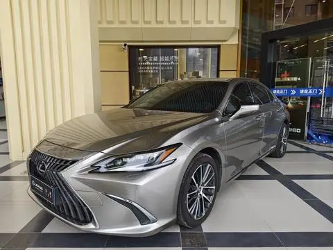 Lexus ES 2021