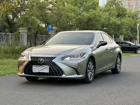 Lexus ES 2022