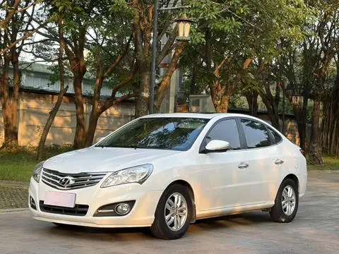 Hyundai 悦动 2011 — фото 1