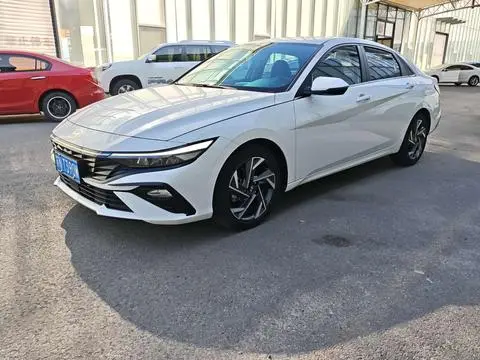 Hyundai Elantra 2023 — фото 1