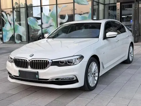 BMW 5 Series 2018 — фото 1