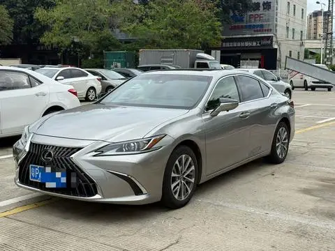 Lexus ES 2022
