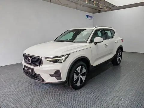 Volvo XC40 2025