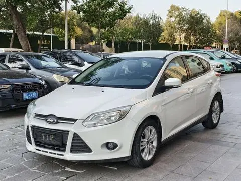Ford Focus 2012 — фото 1
