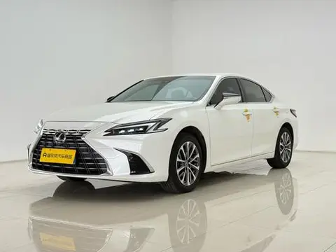 Lexus ES 2025