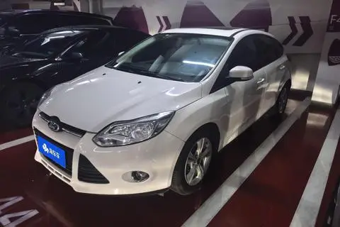 Ford Focus 2012 — фото 1