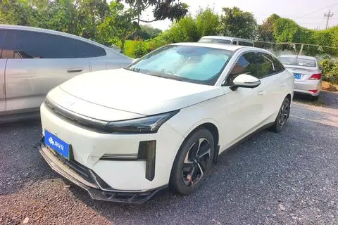 Geely L6 2023