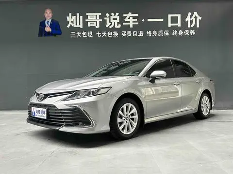 Toyota Camry 2022 — фото 1