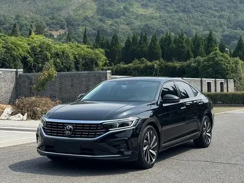 Volkswagen Passat 2023 — фото 1