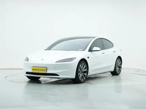 Tesla Model 3 2025
