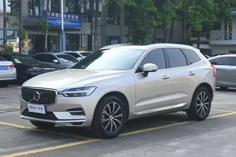 Volvo XC60 2021 — фото 1
