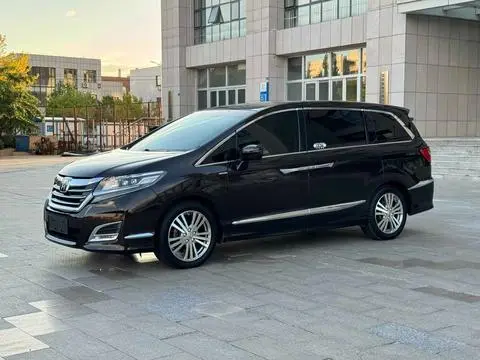 Honda 艾力绅 2016 — фото 1