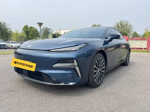 Geely 星耀8 PHEV 2025